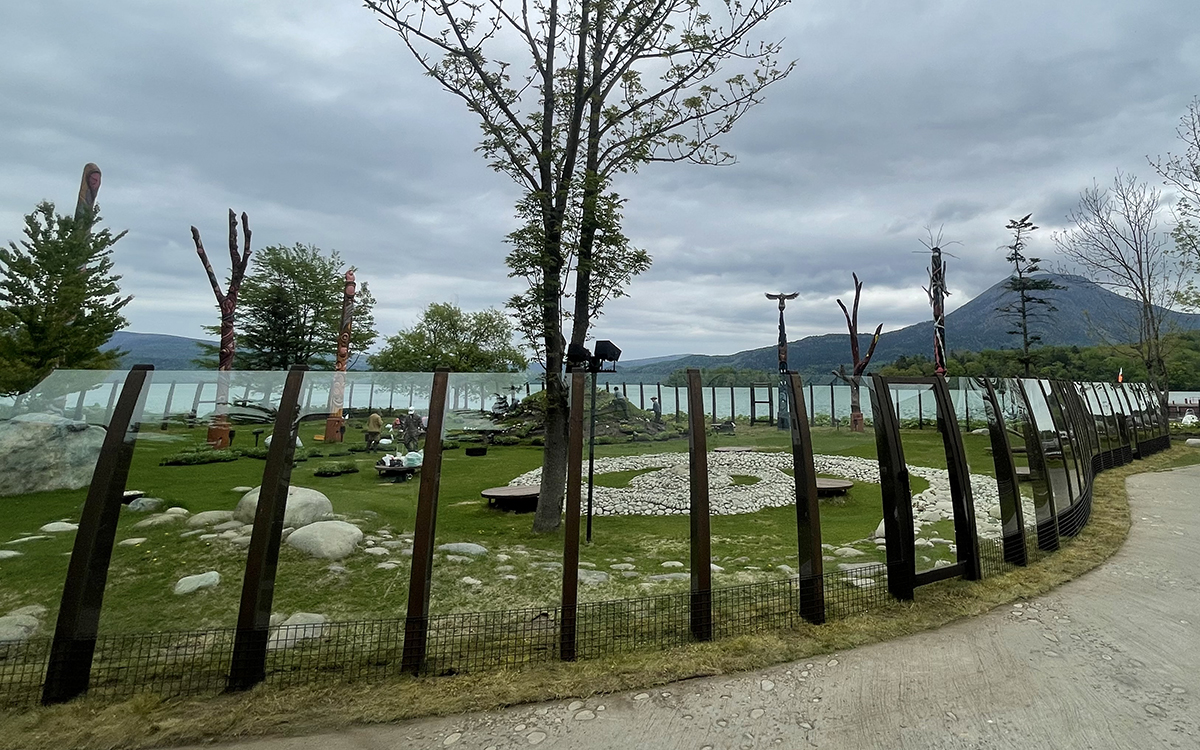 ドレスガーデン防鹿フェンス（阿寒湖畔鶴雅本館）