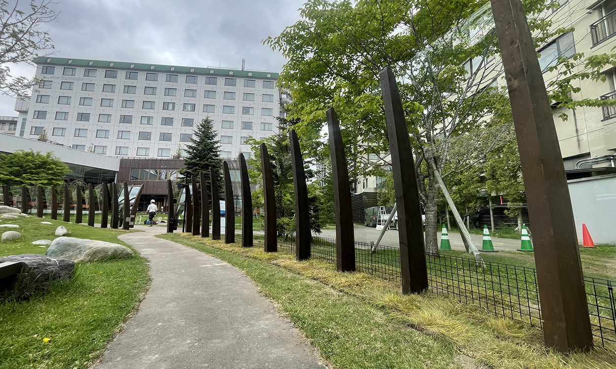 ドレスガーデン防鹿フェンス（阿寒湖畔鶴雅本館）