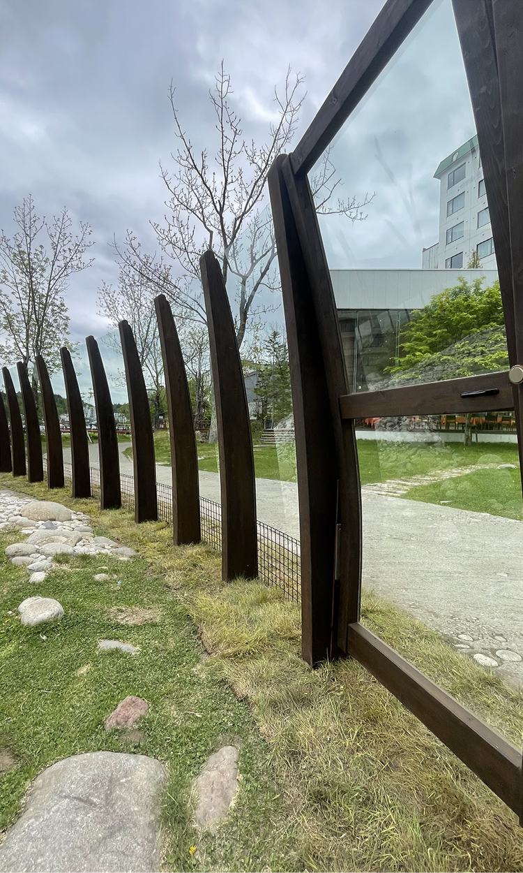 ドレスガーデン防鹿フェンス（阿寒湖畔鶴雅本館）